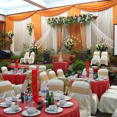Makassar Golden Hotel Екстериор снимка
