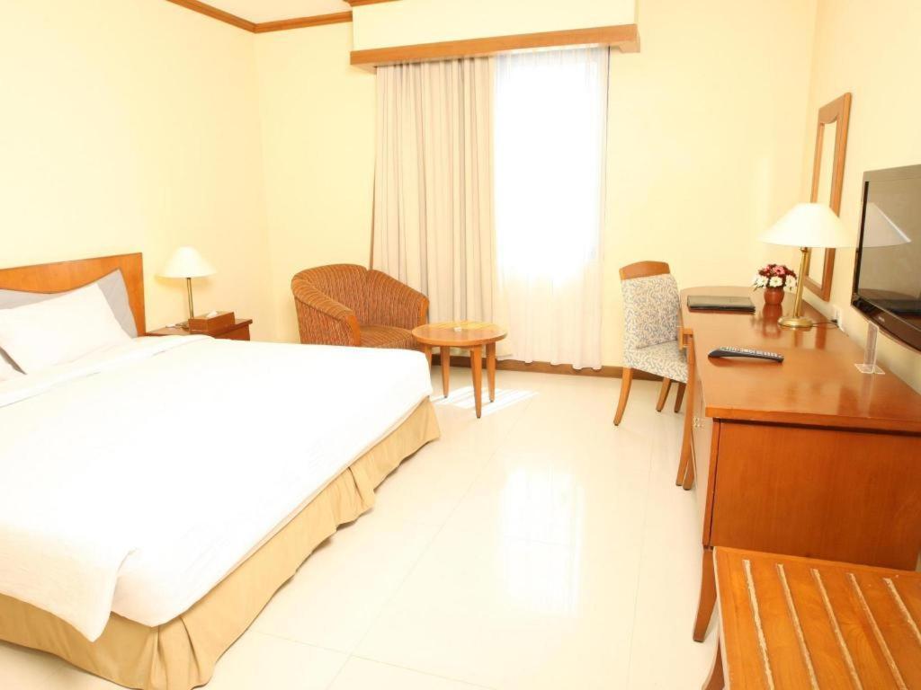 Makassar Golden Hotel Екстериор снимка