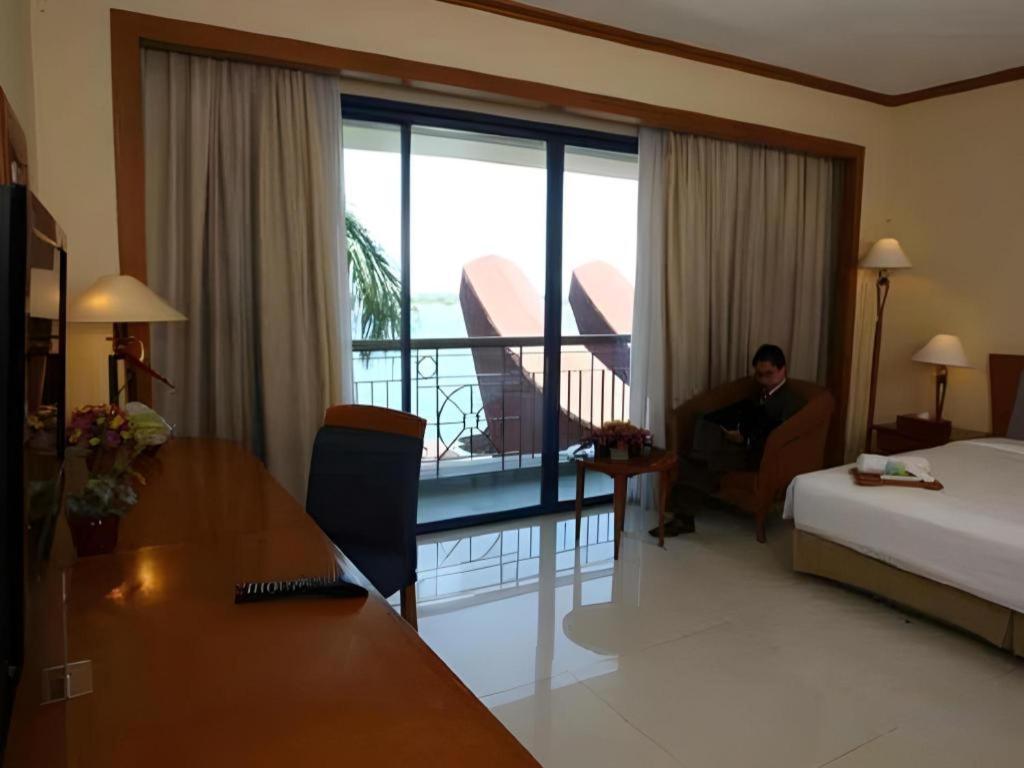 Makassar Golden Hotel Екстериор снимка