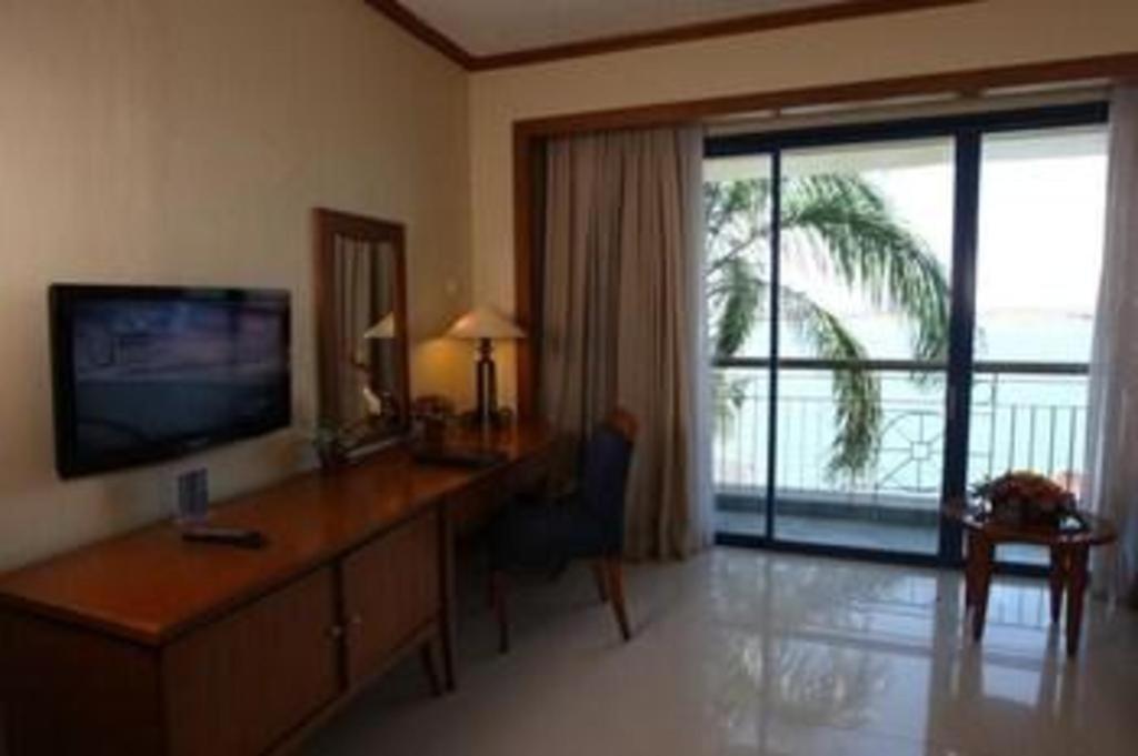 Makassar Golden Hotel Екстериор снимка